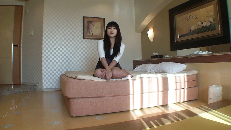 Asiatiques: Pelacur asia pecinta mainan seks lagi asik nyepong kontol