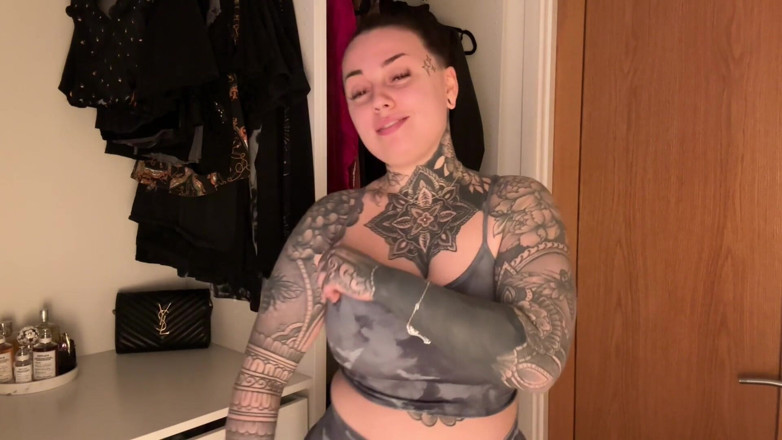 Miss Valentina: 私の筋肉を崇拝する