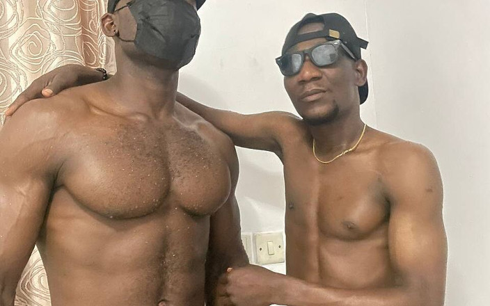 JoelG1: Bodyguard die ik op het feest ontmoette, maakte me nat