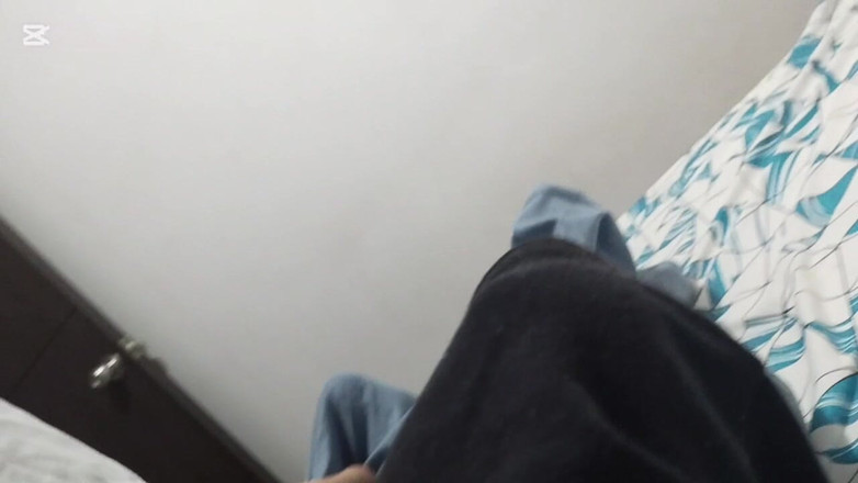 Balboafit2: मेरी सौतेली मम्मी मेरे कमरे में आती है और नोटिस करती है कि मैं हस्तमैथुन कर रही हूं जबकि वह मुझसे बात करती है