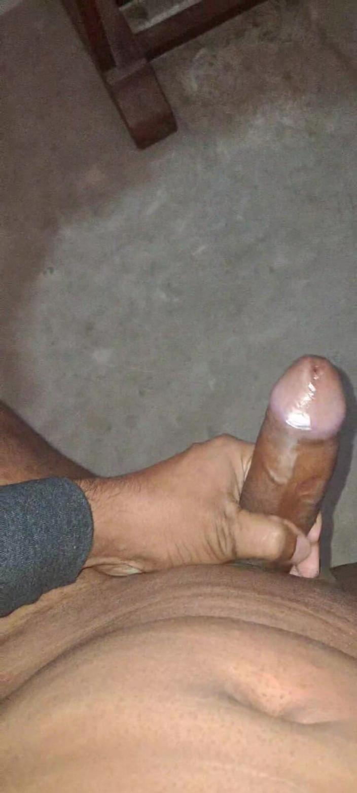 Rajveer Bhumihar: 一个印度年轻人躺在床上，推他的。