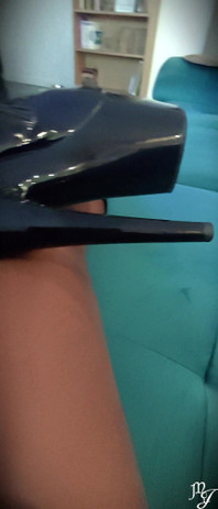 Ti Innamori Dei Miei Stivali E Delle Mie Calze - Mistress Julia.