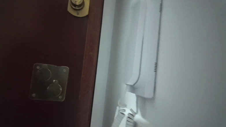 Alex e Bianca: Tetanggaku menyaring bel pintu dan minta bantuanku... Aku membantunya dengan...
