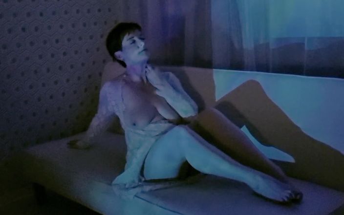 The adventures of Kylie Britain: Masturbare sexy cu pizdă