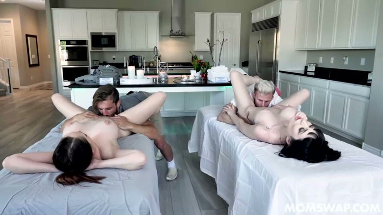 Swappz: Eine dringend benötigte massage-üppige Stiefmütter Nickey Huntsman und April Storm...