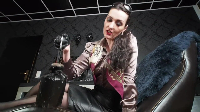 Lady Victoria Valente: Weights at the balls! Today I train you! CBT instructions...