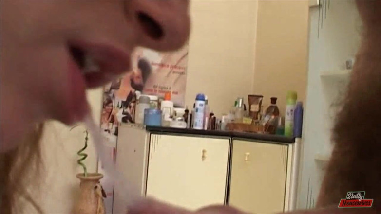 Vere Casalinghe Italia.: Primo piano azione anale con una ragazza mora arrapata