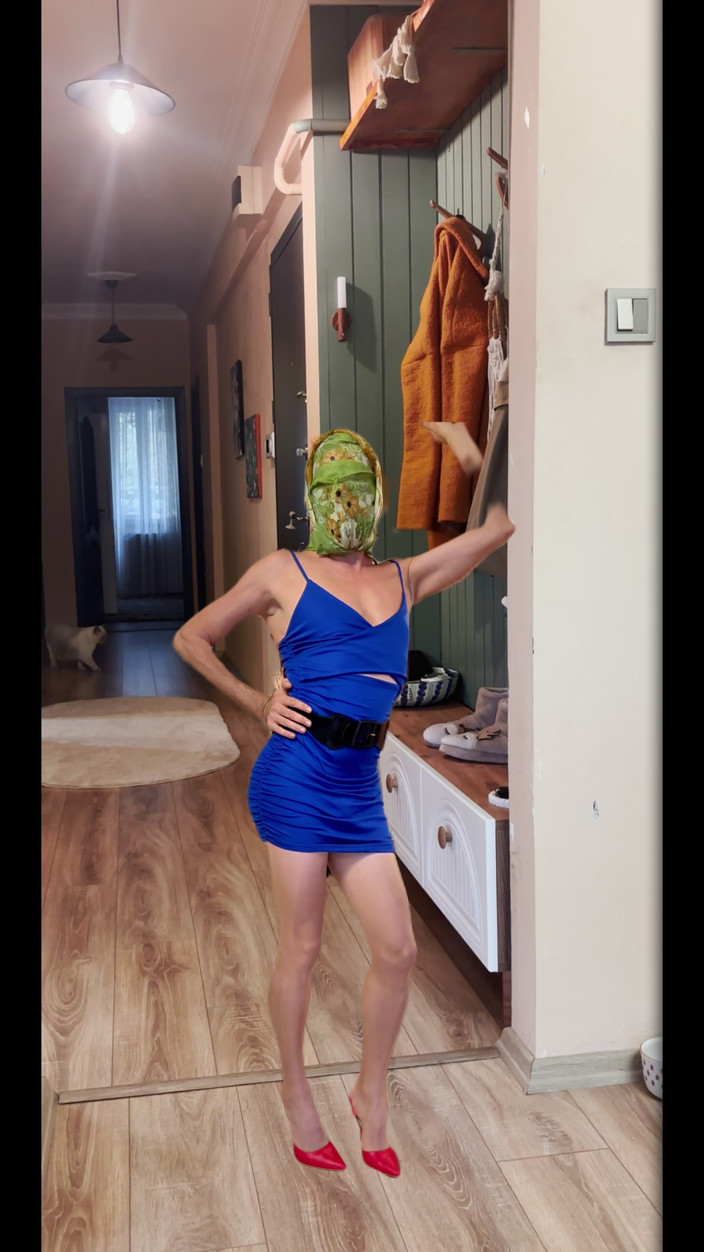 cd_aysemmm: Pakaian Krismas ibu tiri saya yang sangat pendek sangat seksi.