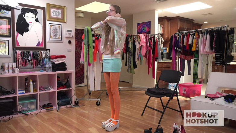 HookUp HotShot-BTS: Bts - kyaa si cewek yang penasaran membau untuk dientot sama...