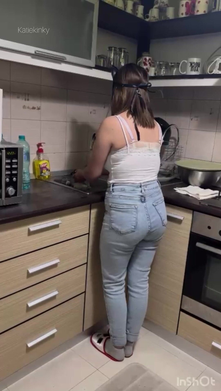 GassyKat: 主婦のセクシーな掃除セッション