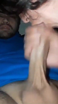 Wraca do domu i chce po prostu ssie mojego penisa