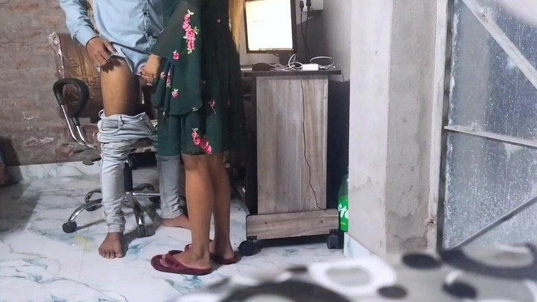 Fantacycutting: Sexy personál měl skvělé sexuální video s účetním v kanceláři.