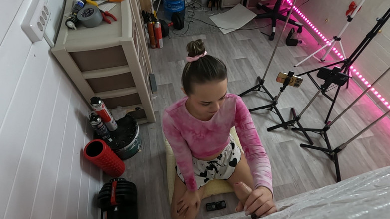 misss_vikki: 娼婦、舌の下で甘さが溶けていく。