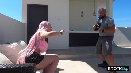 MILFFreaksX: Chce zrobić karierę i wkłada w to dużo wysiłku