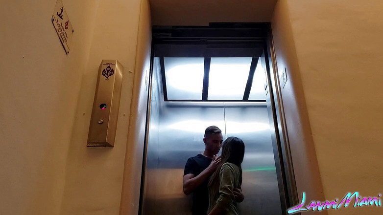 Lanmi Miami: エレベーターでのセックス