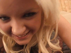 Spungy Gunk Films: Jeska tıraşlı amcığını pirseks dildo oyuncağıyla memnun etmeyi seviyor