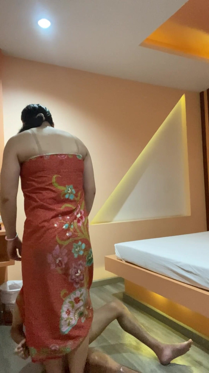 Fampfy Nana: Dekat sikit... Saya akan tunjukkan apa yang kamu terlepas.