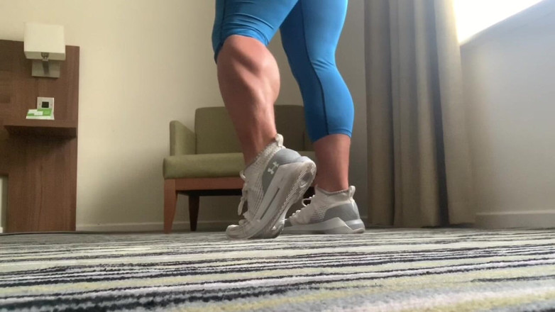 Jack stacked: Spieraanbidding aftrekkend met enorme cumshot