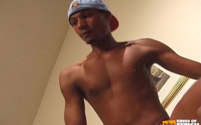 Gay Diaries: Tetovaný černoch rozbije muže s kloboukem a těsným zadkem