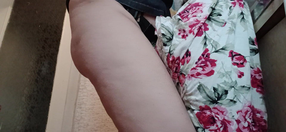 Lesbian-illusion: 남편이 직장에 있는 동안 내 여주인이 나를 따먹어