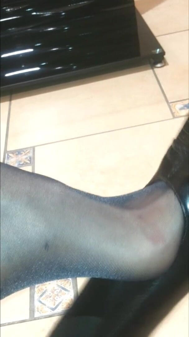 Nyllady: Nyllady shoeplaying i zwisanie w sklepie meblowym