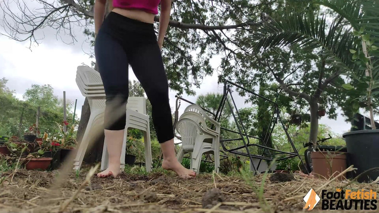 Foot Fetish HD: 性感教练vale Rovski向我们展示如何保持身材