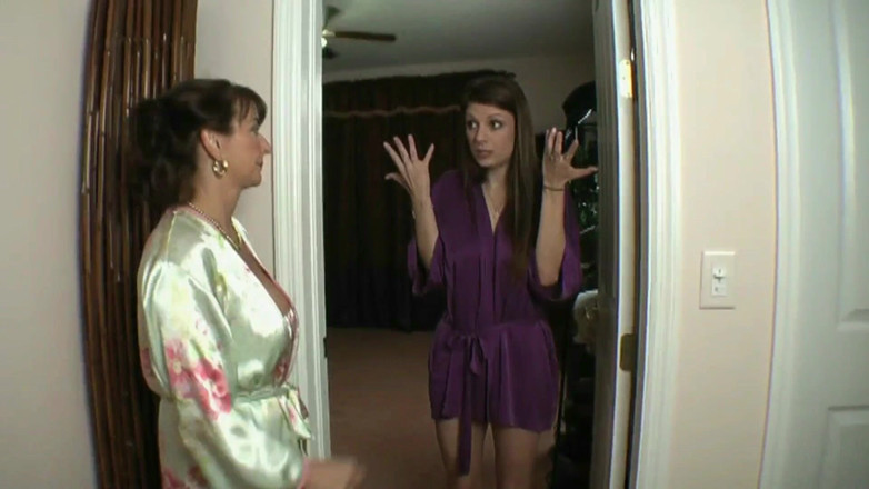 Hot lesbian Stepmothers & stepdaughters: L'incantesimo cambia il figliastro alla figliastra