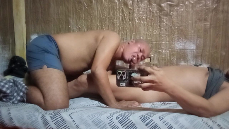 Paul Greggy Cabugo: Tată excitat de construcții cu pulă uriașă