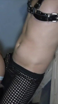 O peito francês Maliodass fodido por latino tinkw bdsm em sling