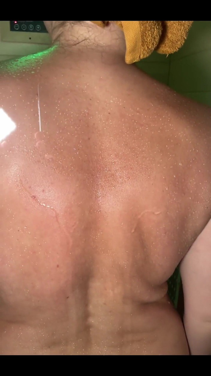 Crypto Mommy: Chcesz mnie parować w saunie?