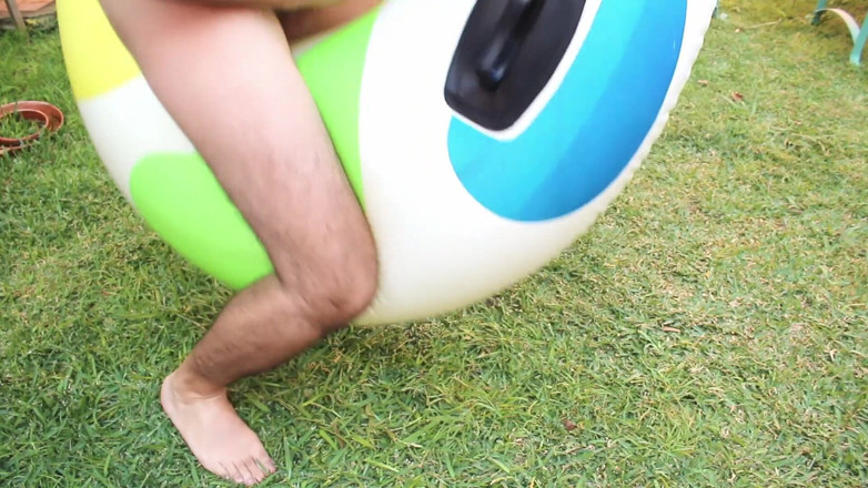 Inflatable Lovers: Gros maillot de bain