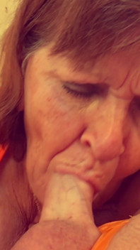 GILF Peggy Sue: Velmy pegging & cocksucking výslech a plná pusy spermatu!