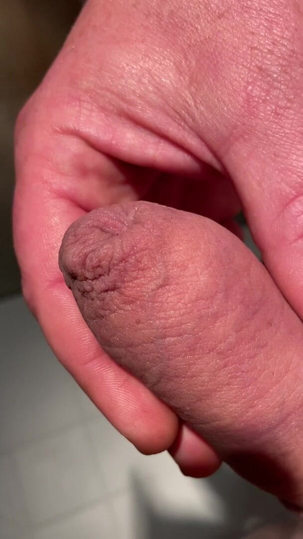 Foreskinguy: Își tachinează capul mare de pulă cu propriul său preput...