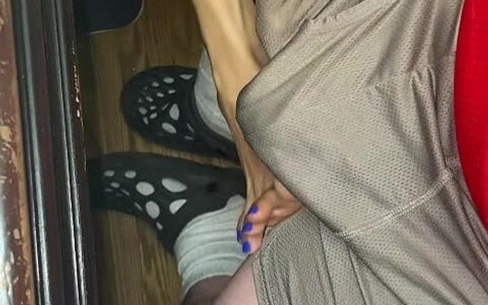 Naelor: Melove seksi küçük ayaklarıyla Naelor'a azdırıyor