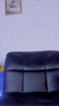Xarabliz strip chat Doamna dominantă mare te face să-ți iubești penisul mare