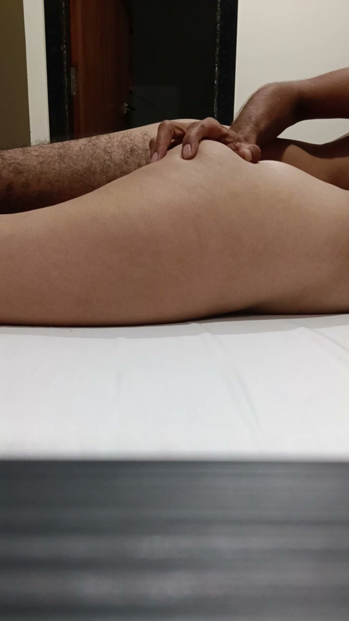 yourdivyaaa: Adik tiri curang menggoda abang tiri sehingga dia snaps &amp; mengongkeknya...