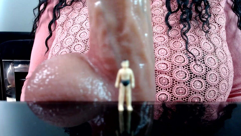 Maeling: Macro Man Got Cock Comparison - Ebony