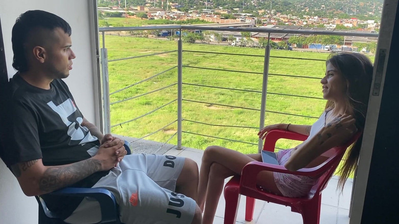 SaritaHott: Un servizio fotografico della mia sorellastra finisce con una scopata...