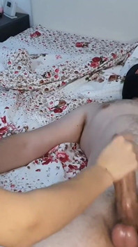 romaaniyaee porno main apne sautele bhaee ki savaari karta hoon aur uske land ko ragarta hoon jabki main use dohre dildo se gand men chodta hoon. main uske shukranu ko blok karta hoon