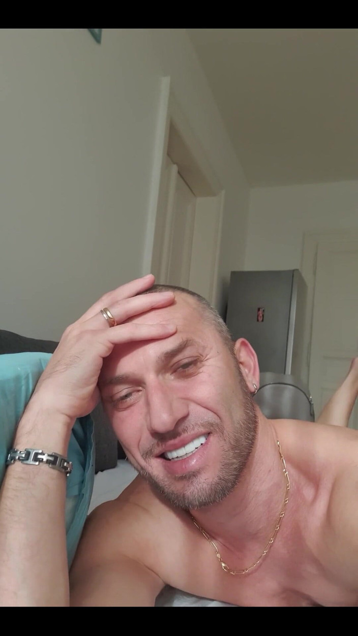 Boy jerking off: Bangun lebih awal