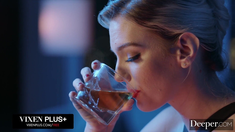 Deeper: Deeper. Predator Kenna James Finds Her New Prey in Oliver