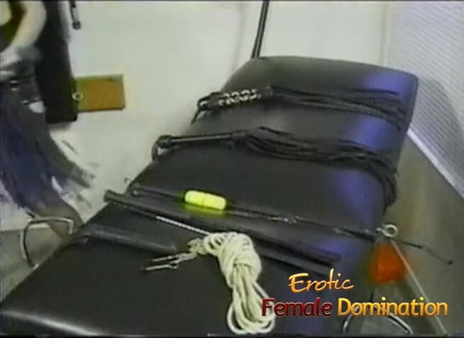 Erotic Female Domination: 금발 레즈돔에게 복종하는 복종