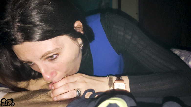 ElivaLove: Une Belle Bite Disponible Et J’avale Comme Toute Bonne Fille...