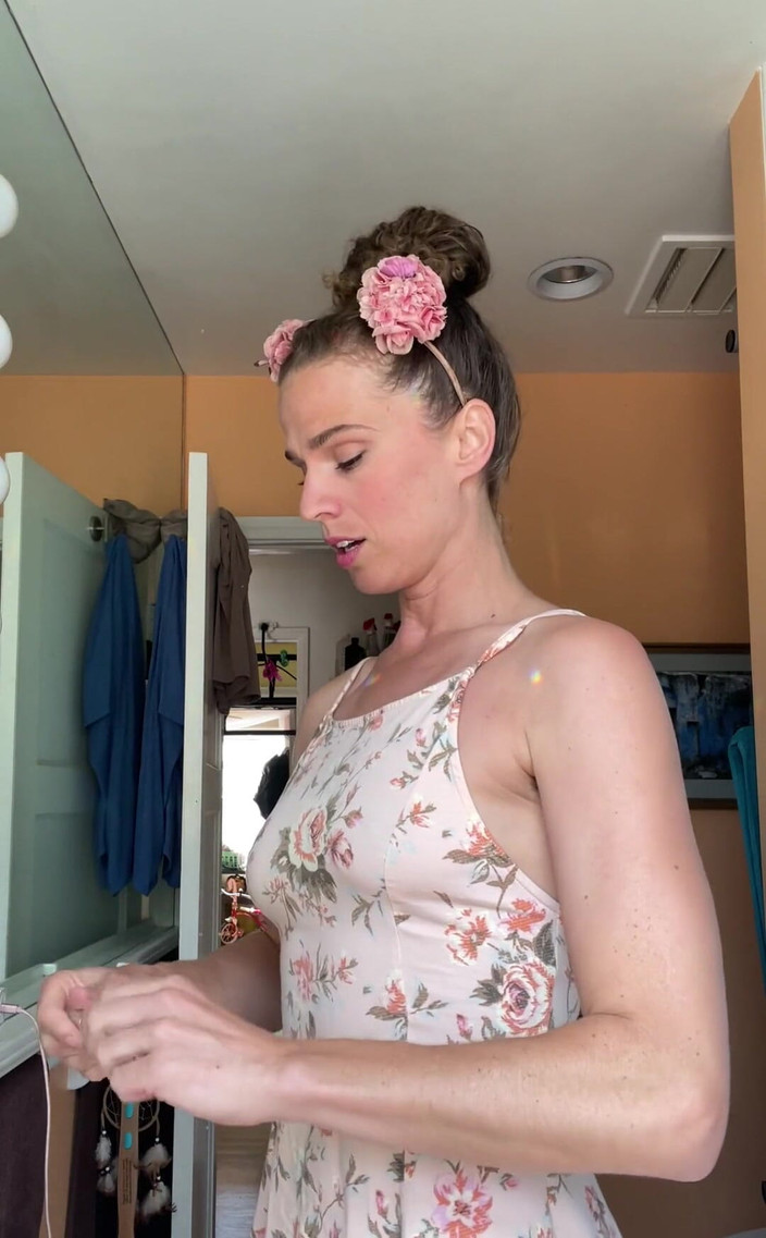 VibeWithMommy: Joi mẹ kế tức giận với bạn vì đã làm cho...