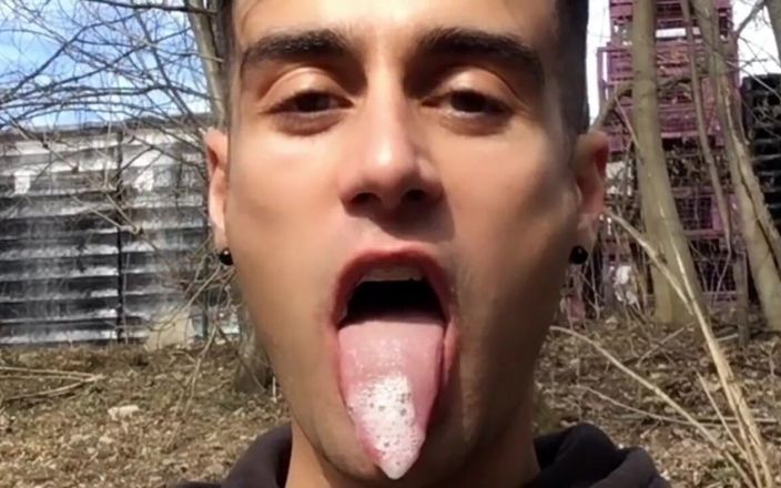 Idmir Sugary: Chewing and Swallowing Own Cum Outdoor