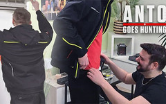 AntoGoesHunting: Rekan kerja lurus dari pemasang sebelumnya, datang untuk memperbaiki ac...