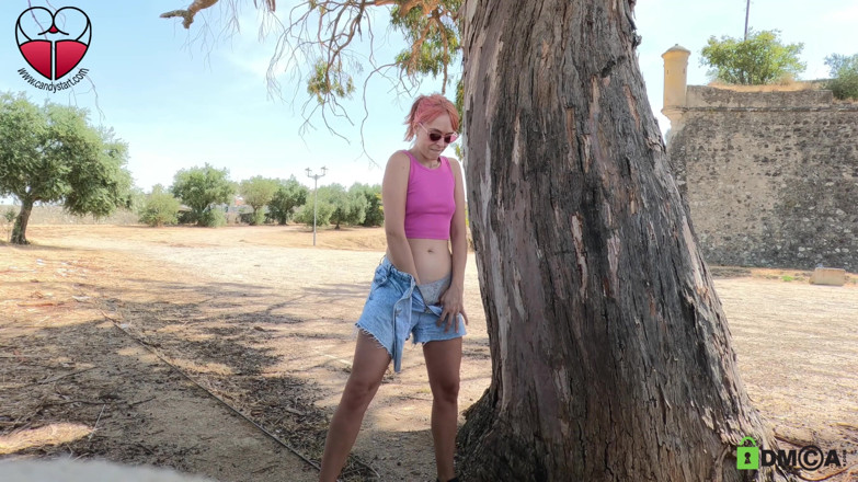 Candystart Videos: Публичная мастурбация эксгибициониста в историческом городе