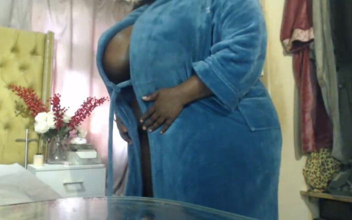 Legendary Booty Overdose: Africká SSBBW striptýz a masturbace