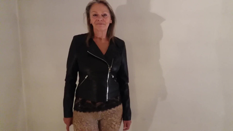 martinawest: Babcia Jest Seksowna W Swoich Legginsach Z Lampartem!