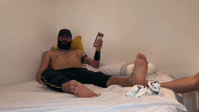 The Bearded Master: Uctívání nohou a dominance